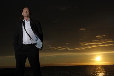 serious singing from teddy tahu rhodes