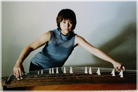 Satsuki Odamura on the koto