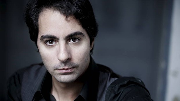 Pianist bridges the political chasm