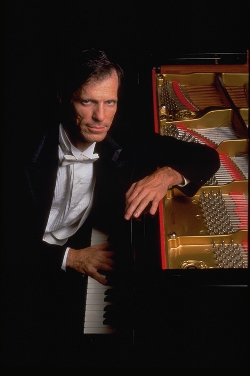 American pianist performs rare modern piano works