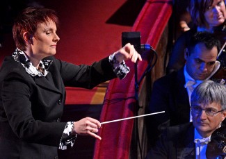 Carolyn Watson wins the 2013 Brian Stacey Award for Emerging Australian Conductors.