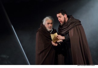 Plácido Domingo as Francesco Foscari, Samuel Sakker as Barbarigo (C) ROH. Photographer Catherine Ashmore.