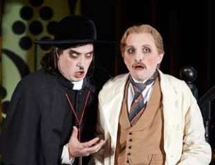 David Parkin (Don Basilio) and Warwick Fyfe (Dr Bartolo) 