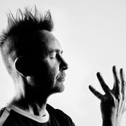 Nigel Kennedy – A Newer Twist On Vivaldi And His Own Dedications