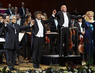 Kwangchul Youn as Gurnemanz, Jonas Kaufmann as Parsifal, Conductor Pinchas Steinberg, Michelle DeYoung as Kundry and the Opera Australia Orchestra and Chorus in Opera Australia's 2017 production of Parsifal. Photo credit: Keith Saunders