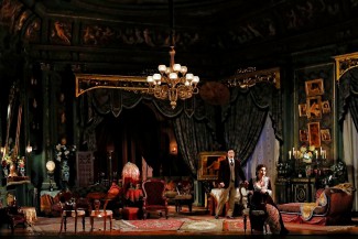 Ji-Min Park as Alfredo Germont and Nicole Car as Violetta Valéry 